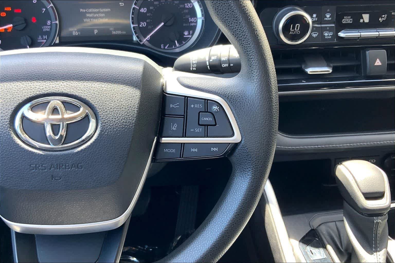 Used 2023 Toyota Highlander L image 25