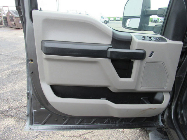 Used 2018 Ford F550 2WD Crew Cab Super Duty image 37