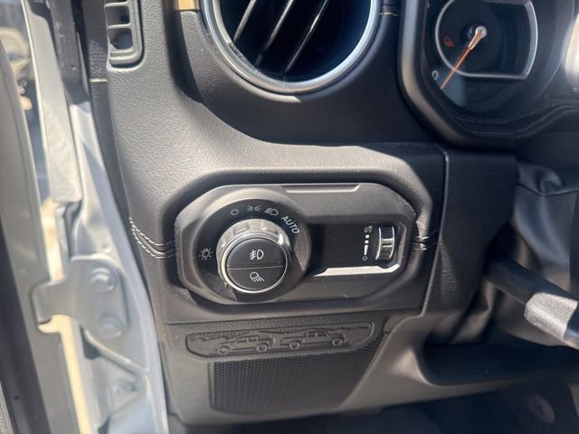 Used 2025 Jeep Gladiator Sport AWD/4WD image 18