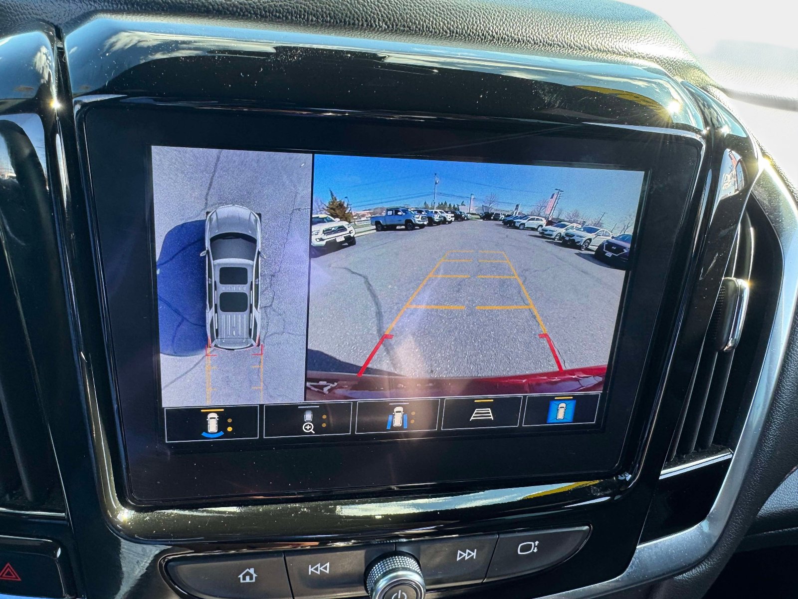 Used 2023 Chevrolet Traverse RS image 28