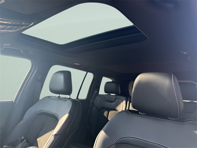 New 2025 Jeep Grand Cherokee Altitude image 24