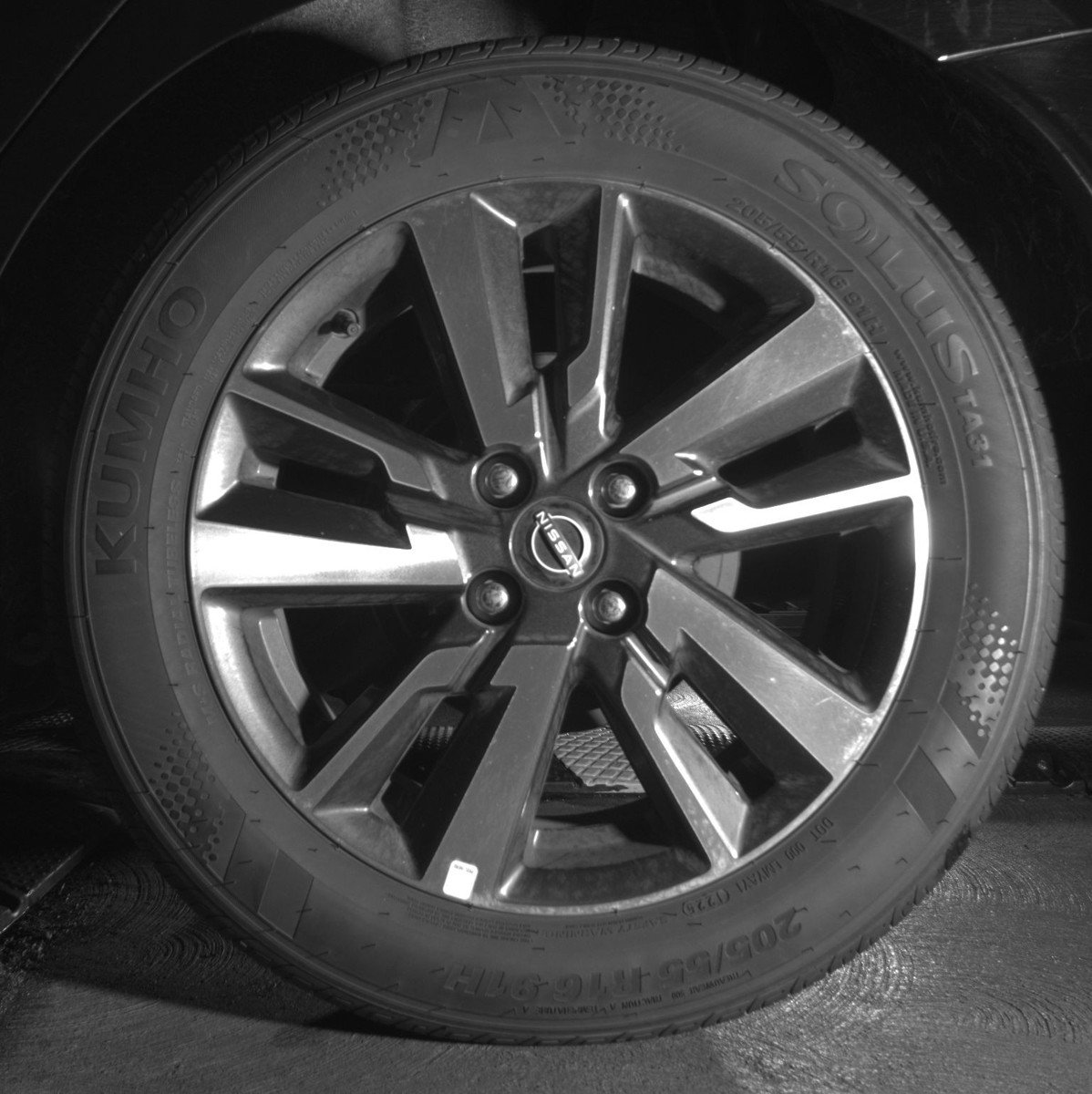 Used 2025 Nissan Versa SV image 14