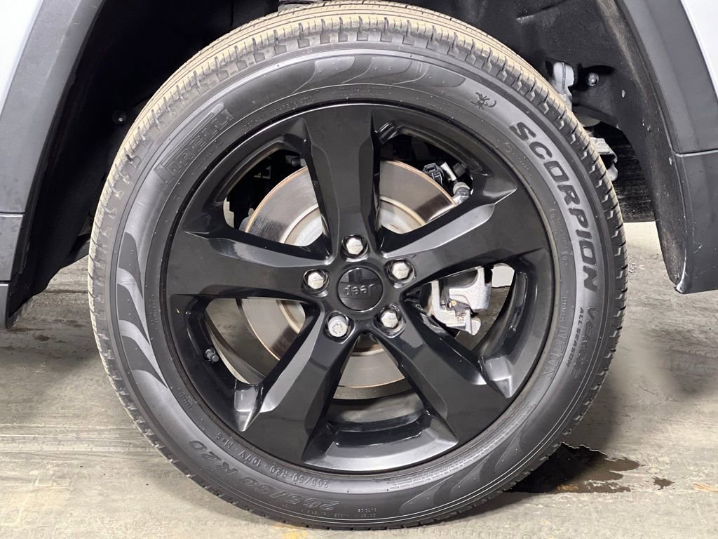 Used 2023 Jeep Grand Cherokee L Limited w/ Black Appearance Package image 45