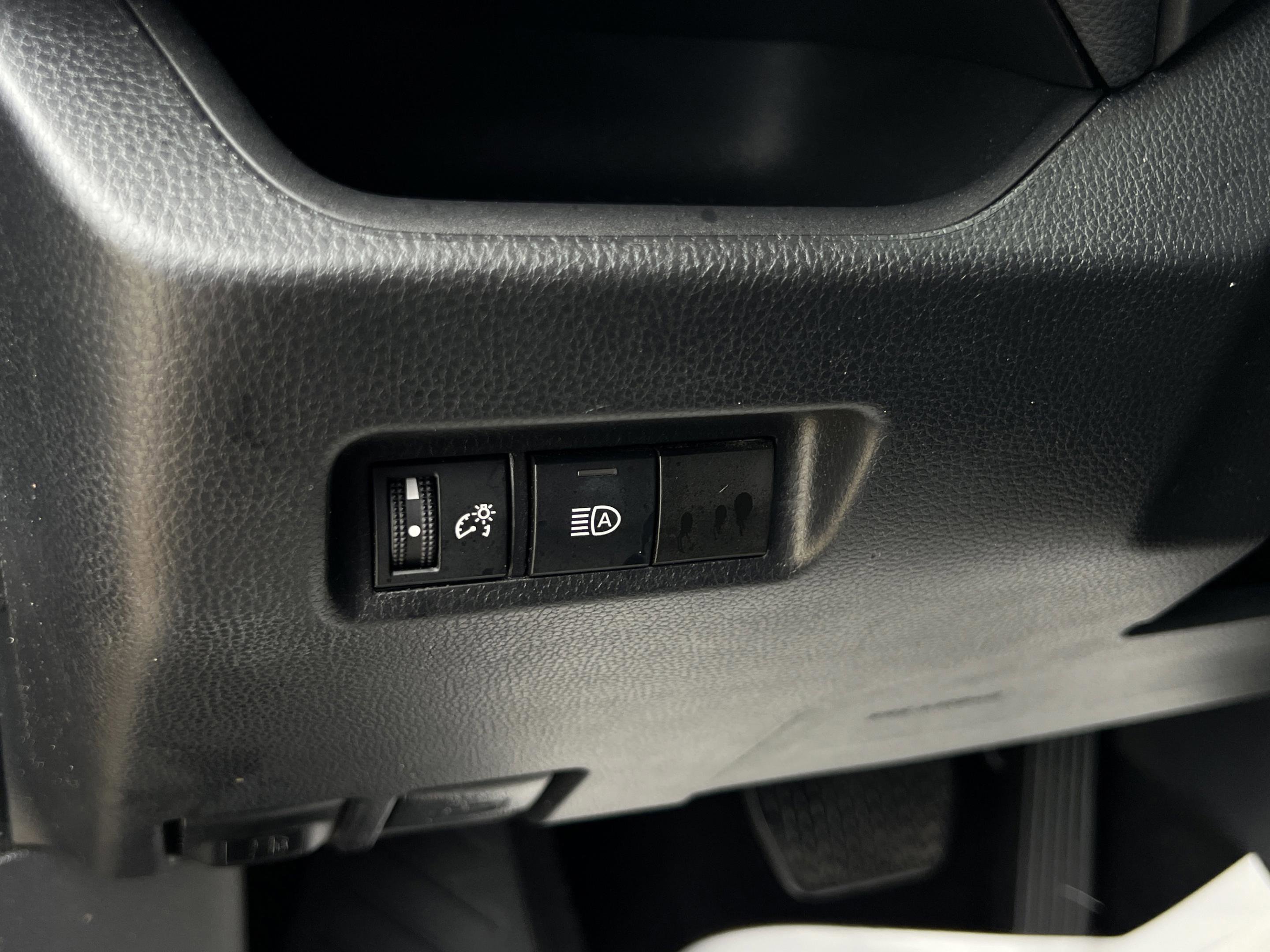 Used 2022 Toyota RAV4 LE FWD image 14