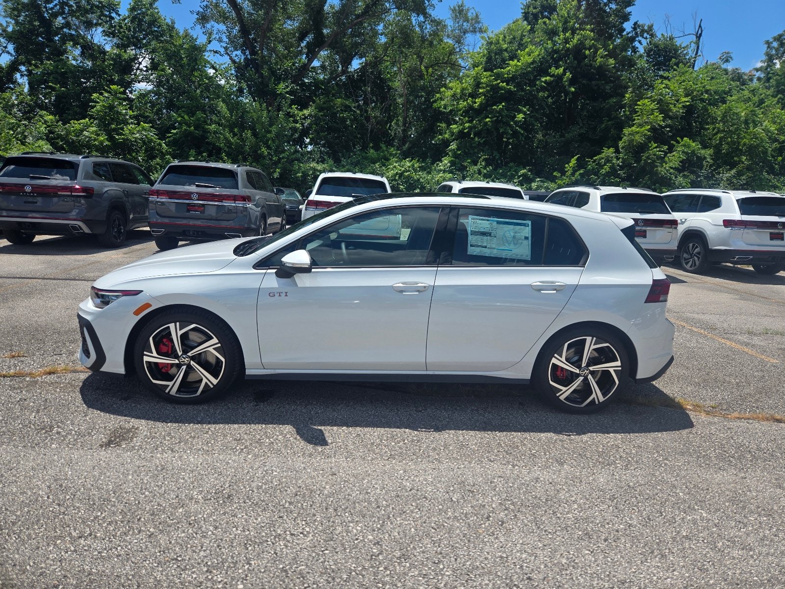 New 2026 Volkswagen GTI SE FWD image 2