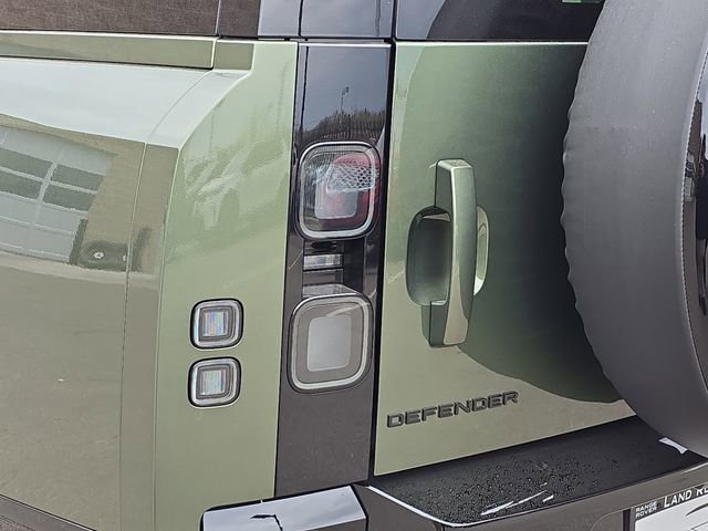 New 2026 Land Rover Defender 130 X-Dynamic SE image 34