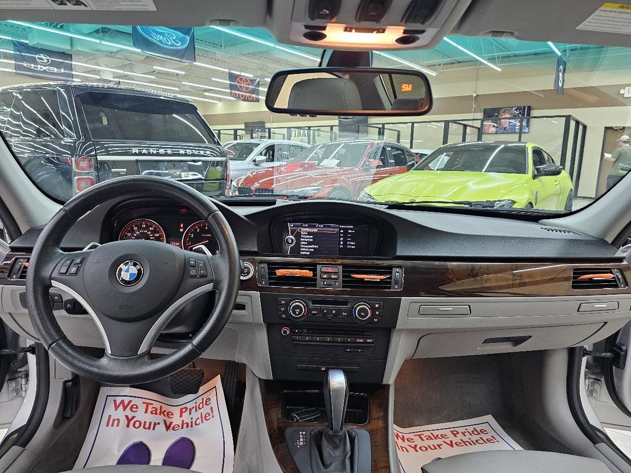 Used 2011 BMW 335i Sedan image 25