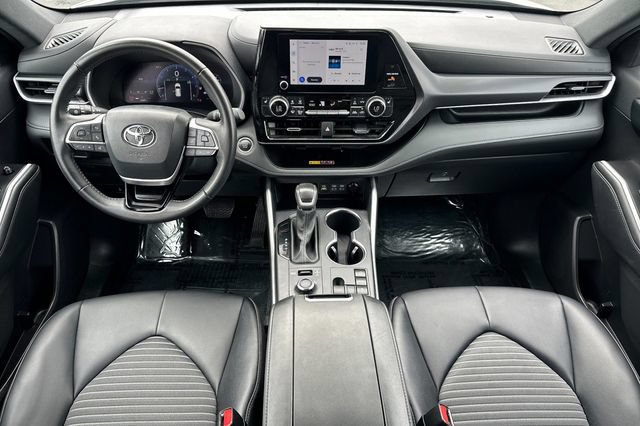 Used 2025 Toyota Highlander XSE AWD/4WD image 17