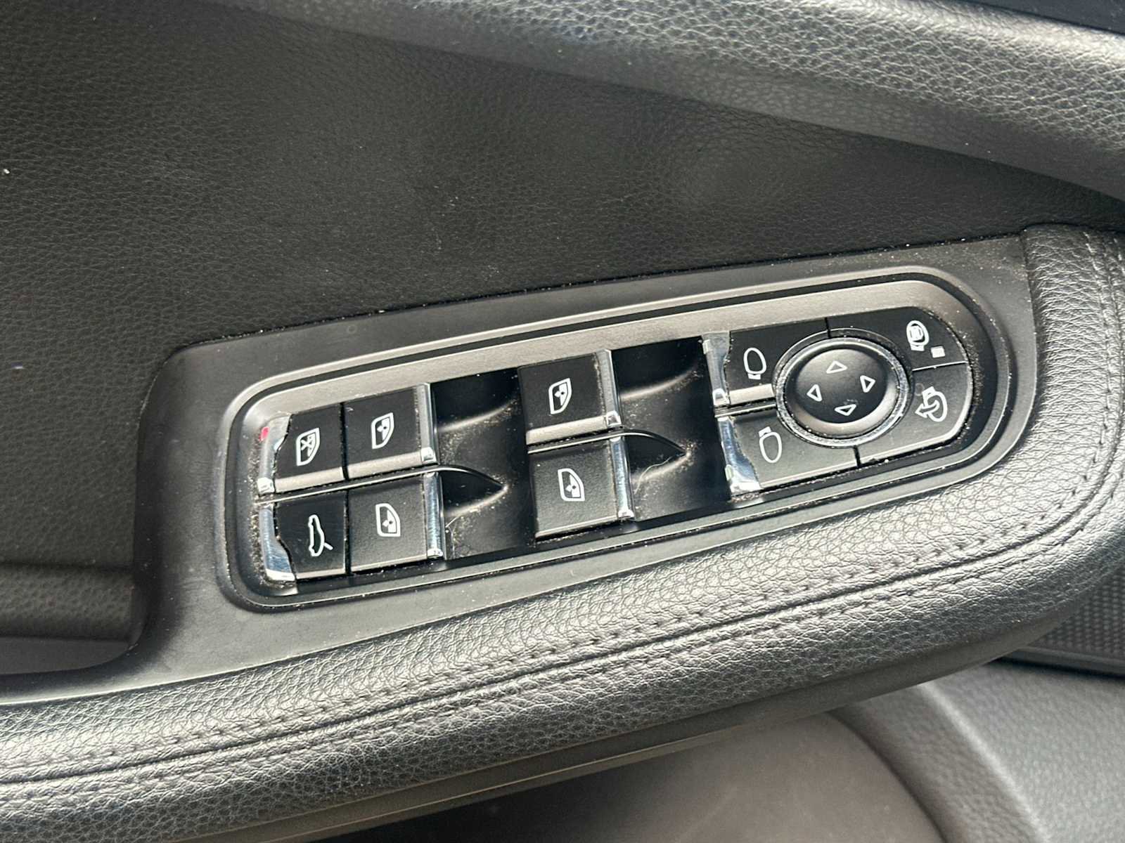 Used 2018 Porsche Macan S image 13