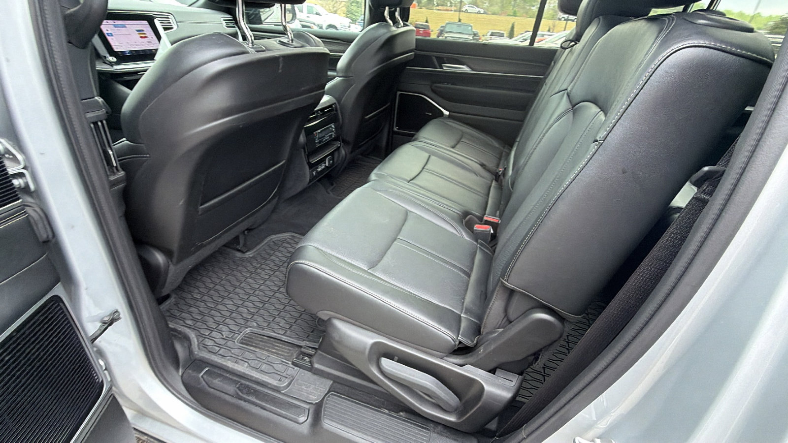 Used 2024 Jeep Wagoneer Series III w/ Premium Group I image 25