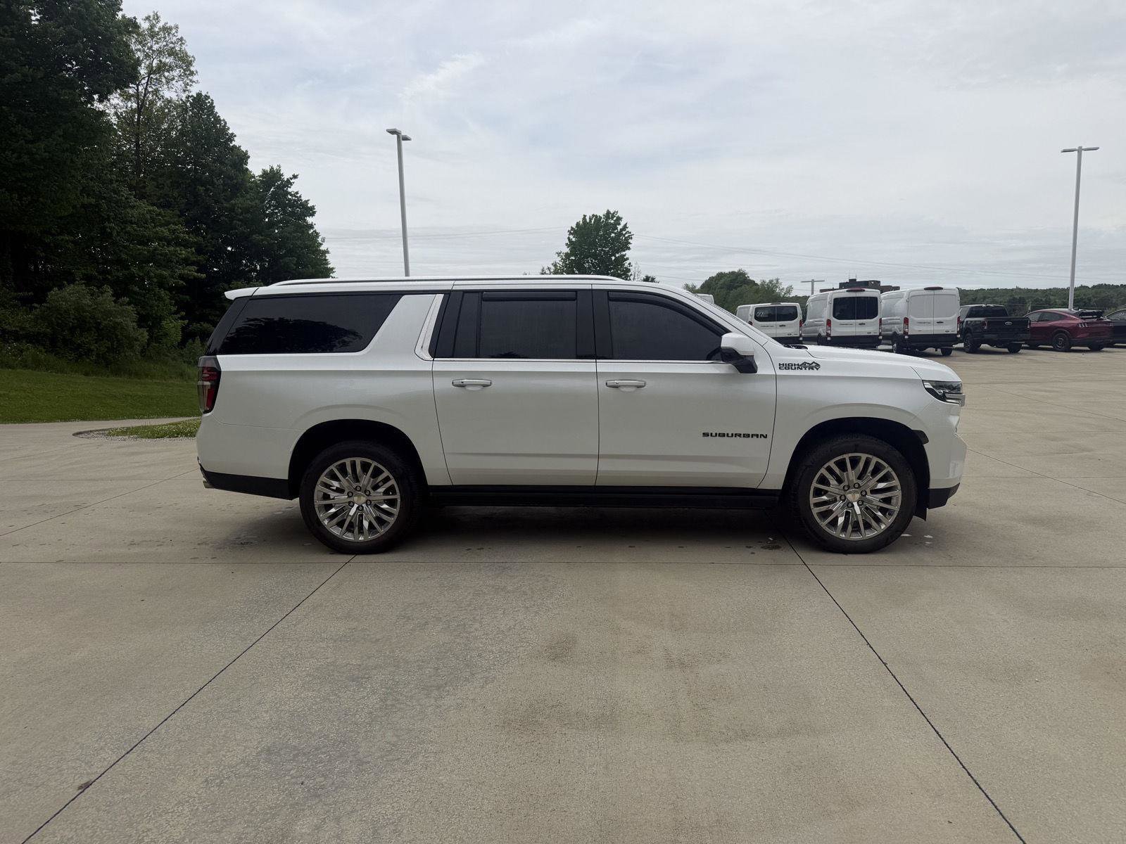 Used 2024 Chevrolet Suburban High Country w/ Premium Package AWD/4WD image 4