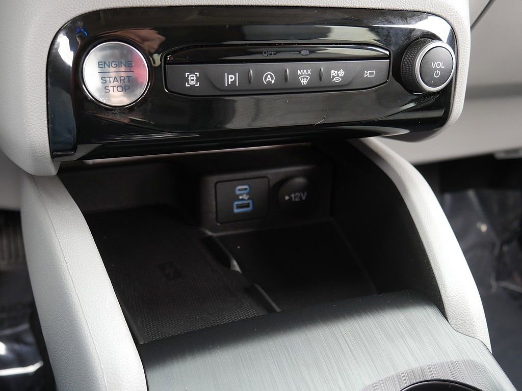 Used 2023 Ford Escape Platinum w/ Premium Technology Package AWD/4WD image 46