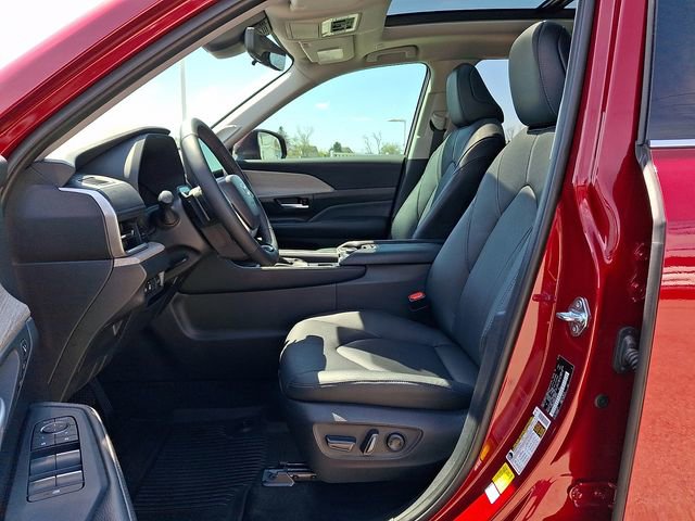 Used 2025 Toyota Grand Highlander AWD image 16