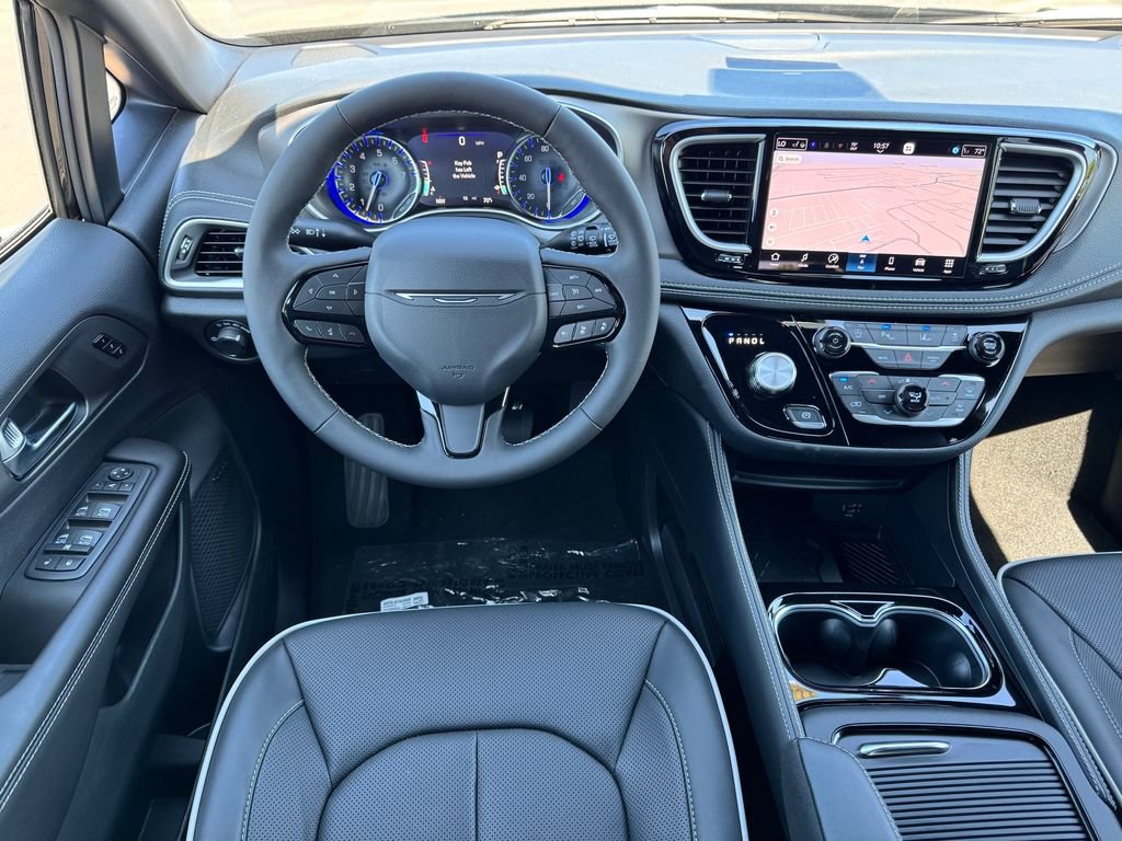 New 2027 Chrysler Pacifica Limited FWD image 18