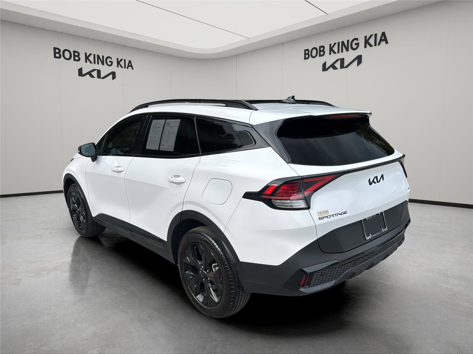 Used 2025 Kia Sportage X-Line w/ Premium Package image 3