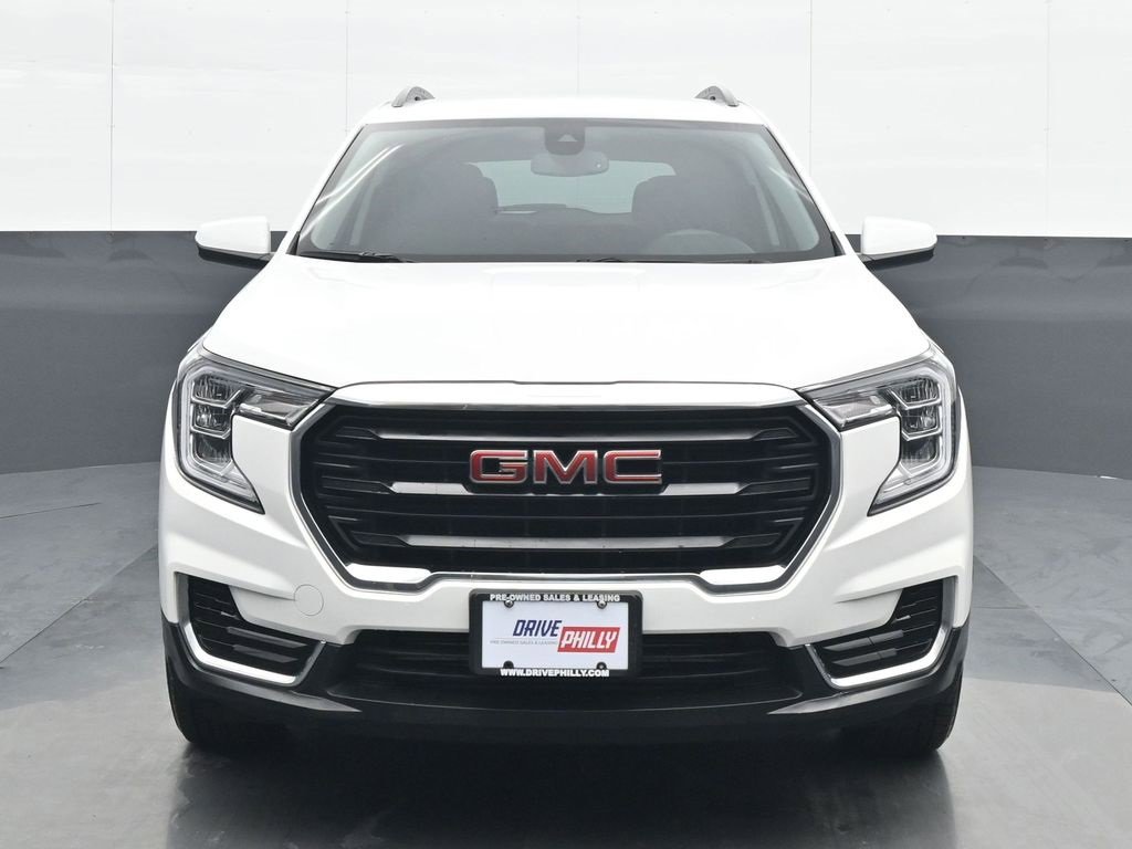Used 2023 GMC Terrain SLE w/ Driver Convenience Package image 1