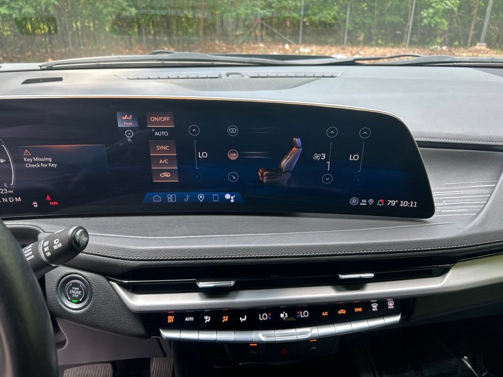 Used 2025 Cadillac XT4 Premium Luxury FWD image 19