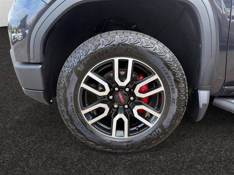 Used 2024 GMC Sierra 1500 AT4 w/ Technology Package AWD/4WD image 10