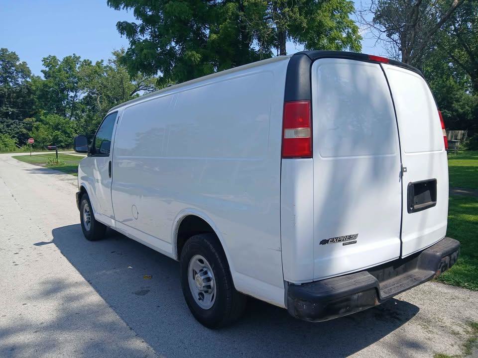 Used 2013 Chevrolet Express 2500 RWD image 3
