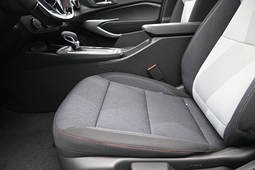 New 2026 Chevrolet Trax RS w/ Sunroof Package FWD image 13