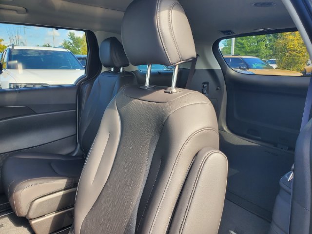 New 2027 Kia Carnival SX FWD image 9