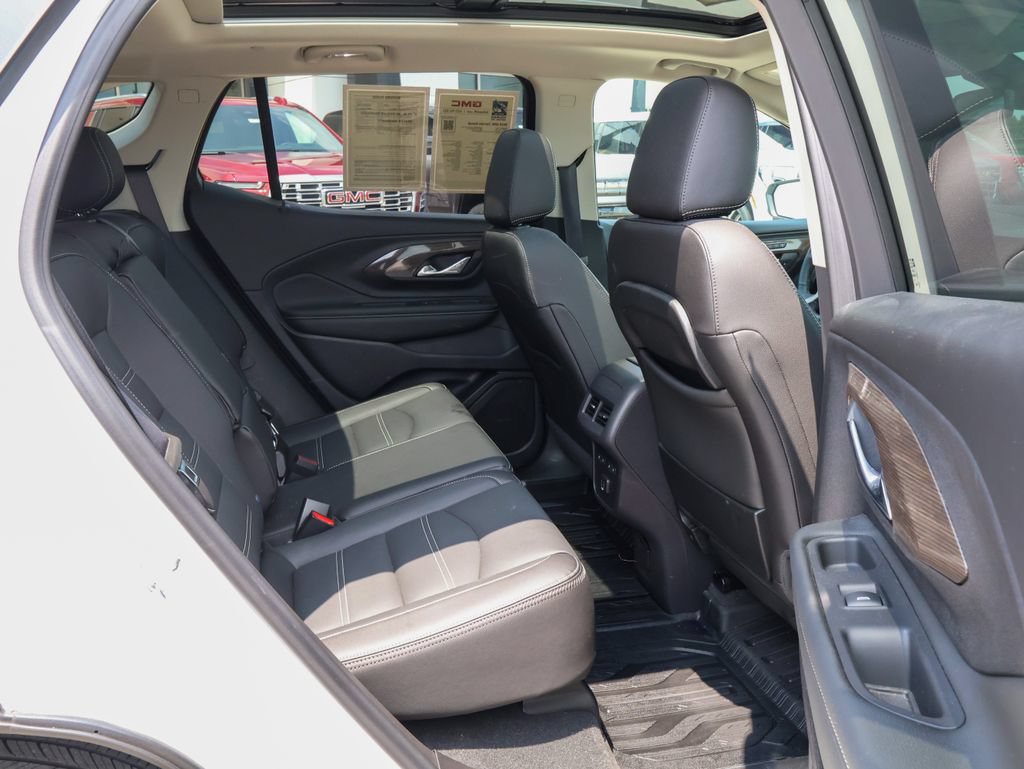 Used 2024 GMC Terrain Denali w/ Denali Premium Package AWD/4WD image 29