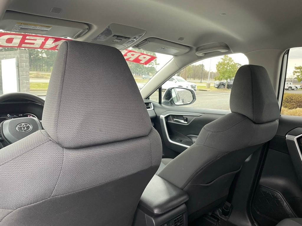 Used 2025 Toyota RAV4 XLE image 27