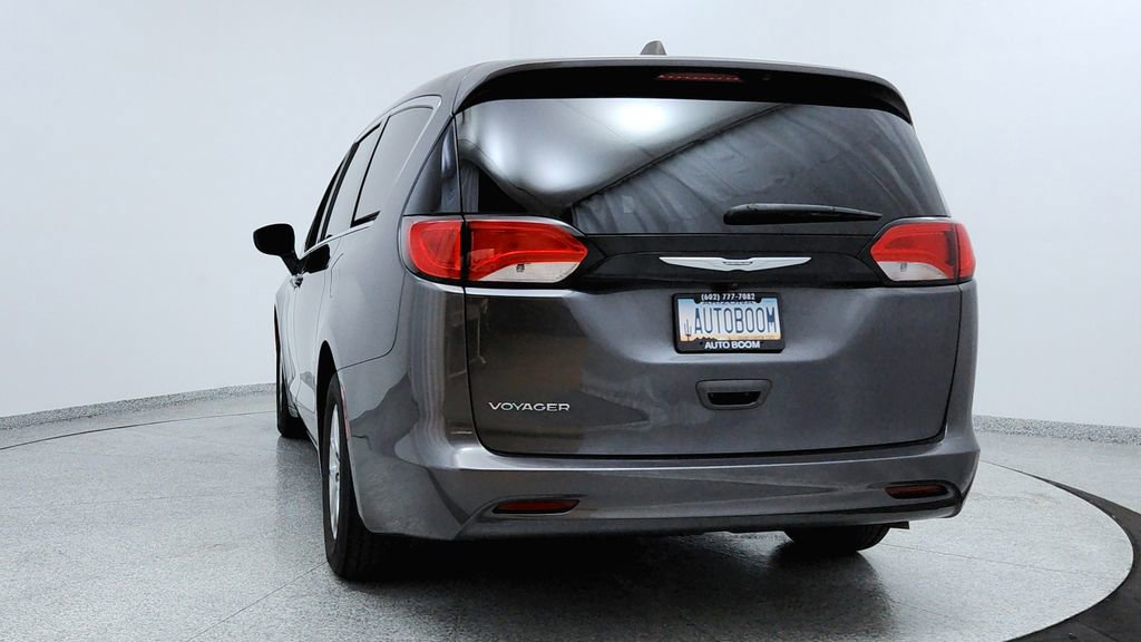 Used 2023 Chrysler Voyager LX image 4