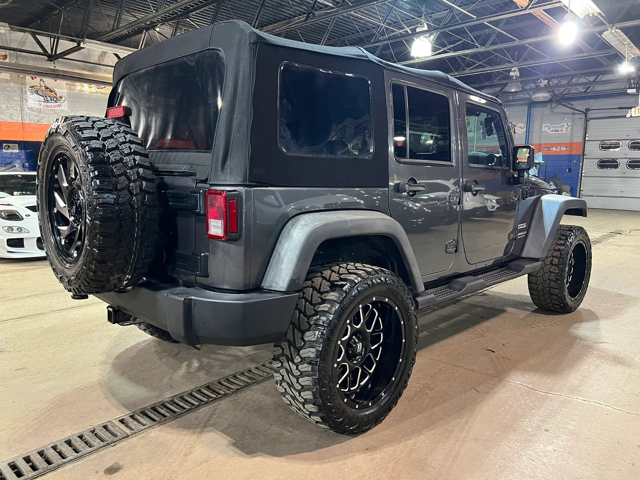 Used 2016 Jeep Wrangler Unlimited Sport AWD/4WD image 3