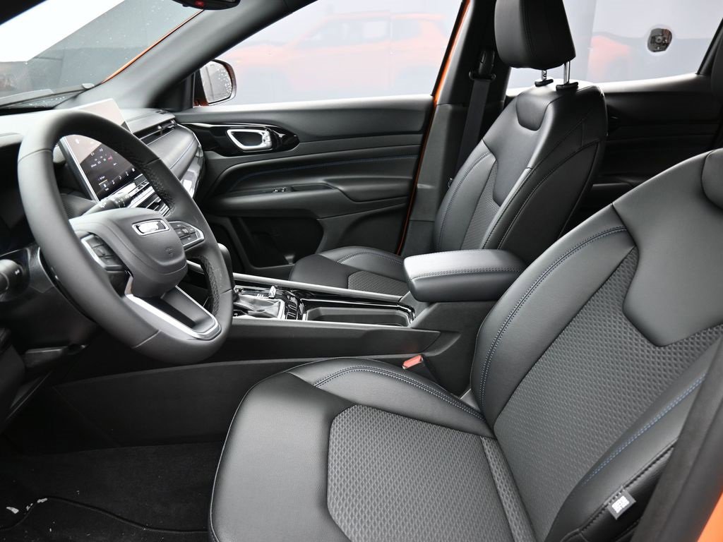 New 2026 Jeep Compass Latitude image 10