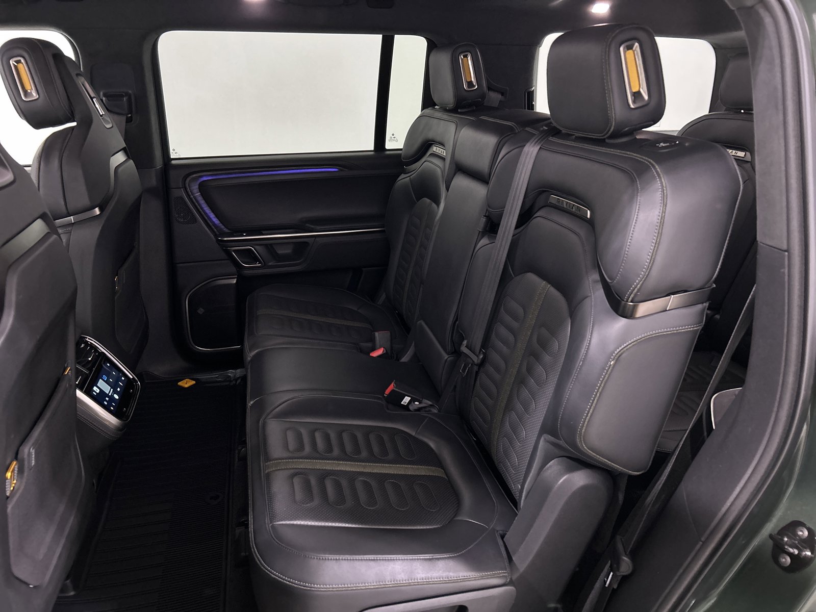 Used 2024 Rivian R1S Adventure AWD/4WD image 21