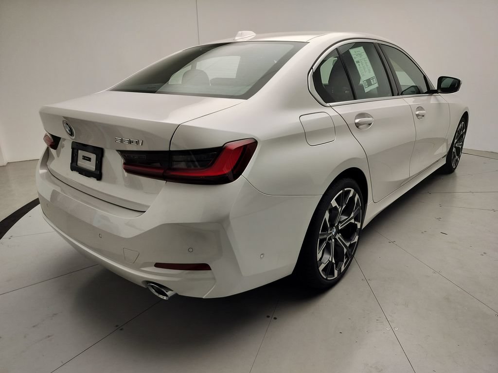 Certified 2025 BMW 330i Sedan RWD image 3