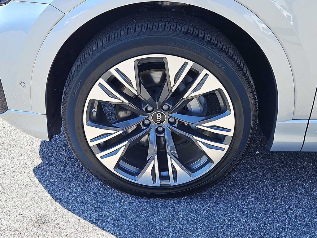 Certified 2025 Audi Q8 Premium AWD/4WD image 2