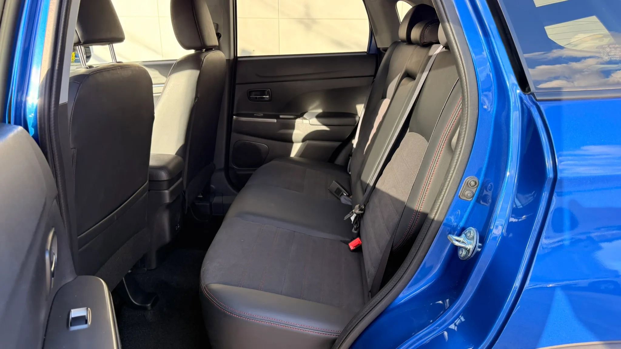 Used 2025 Mitsubishi Outlander Sport SE AWD/4WD image 13