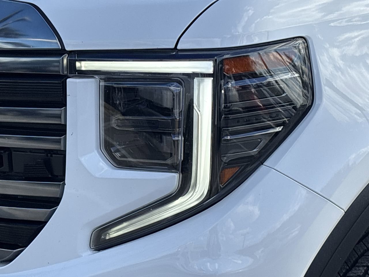 Used 2024 GMC Sierra 1500 AT4 w/ Technology Package image 6