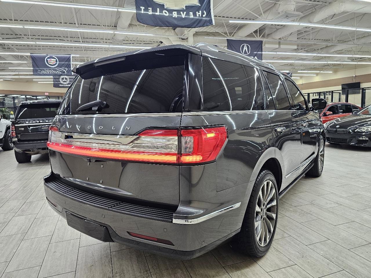Used 2018 Lincoln Navigator Select w/ Technology Package image 6