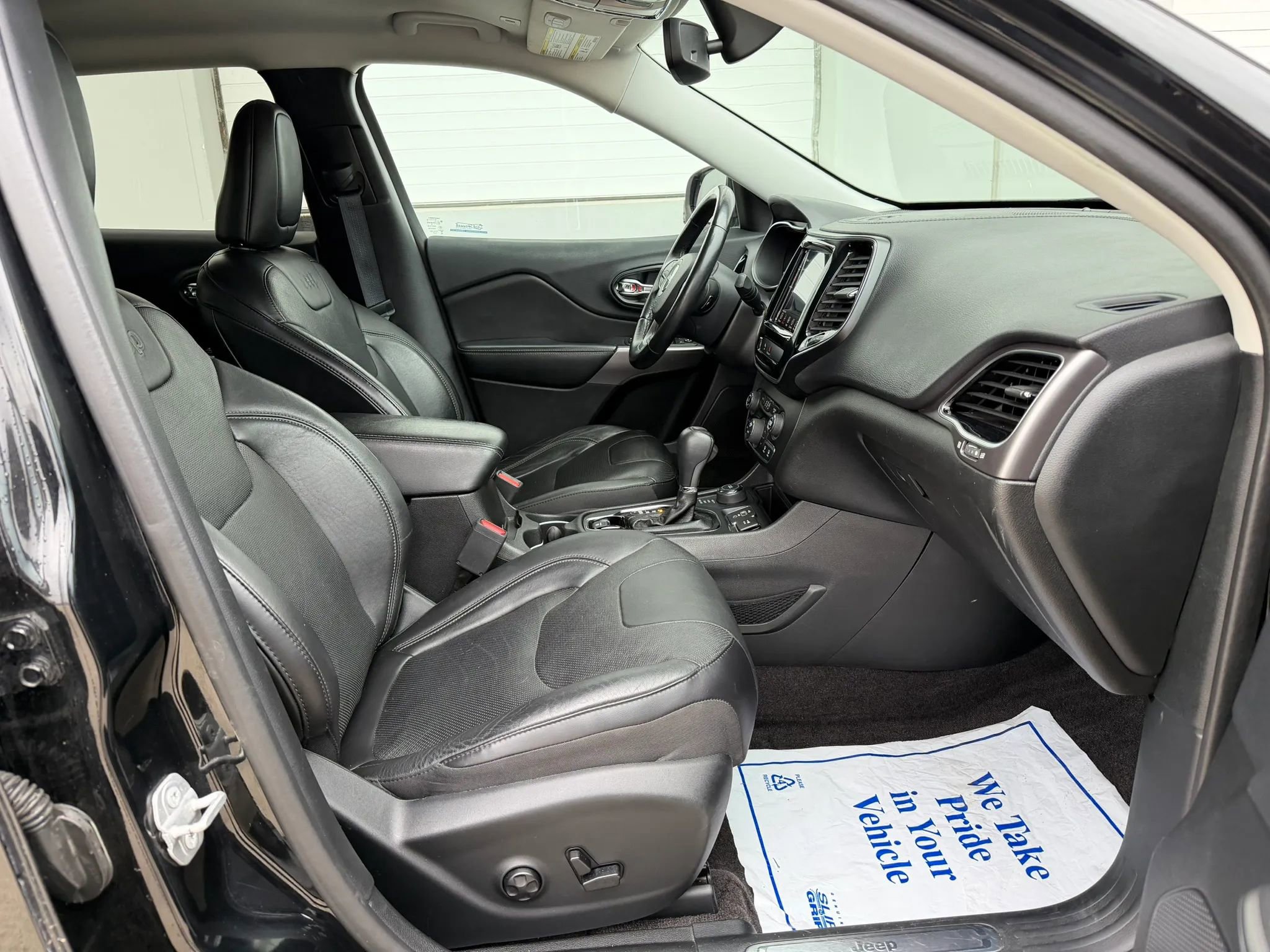 Used 2019 Jeep Cherokee Limited image 13