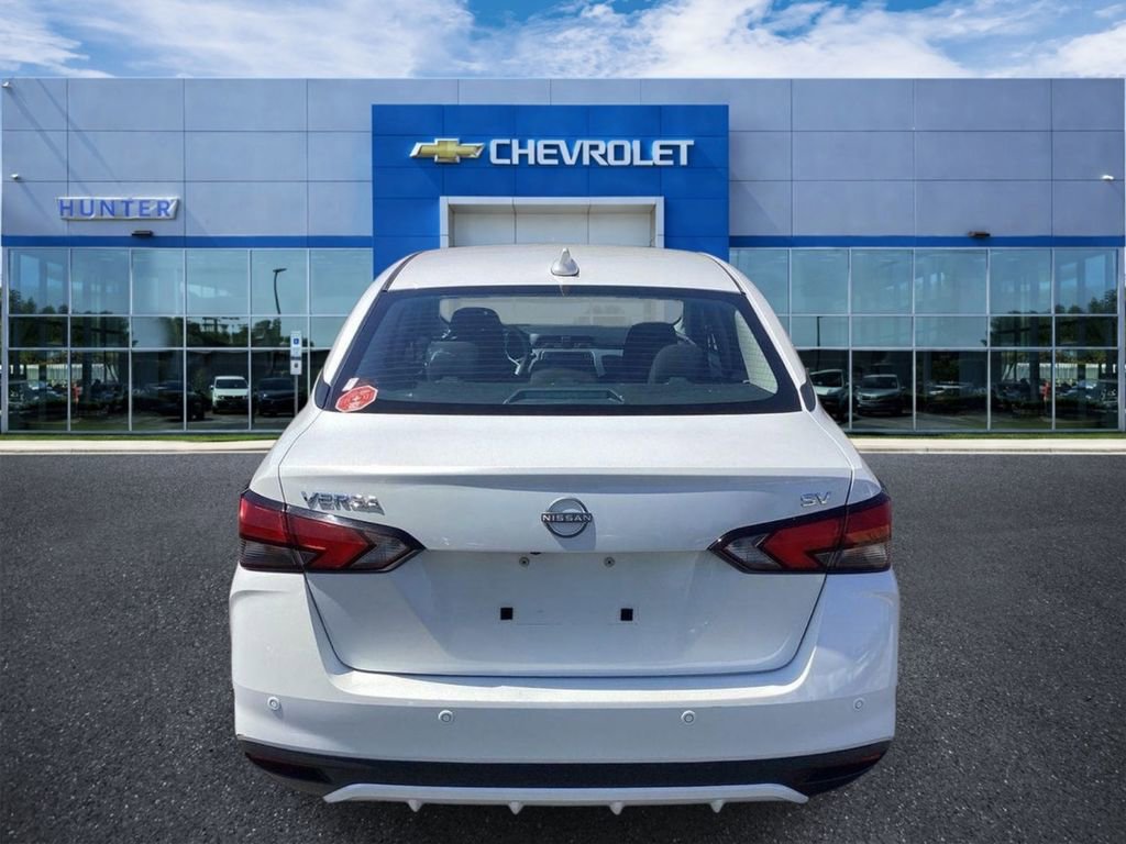 Used 2023 Nissan Versa SV FWD image 3