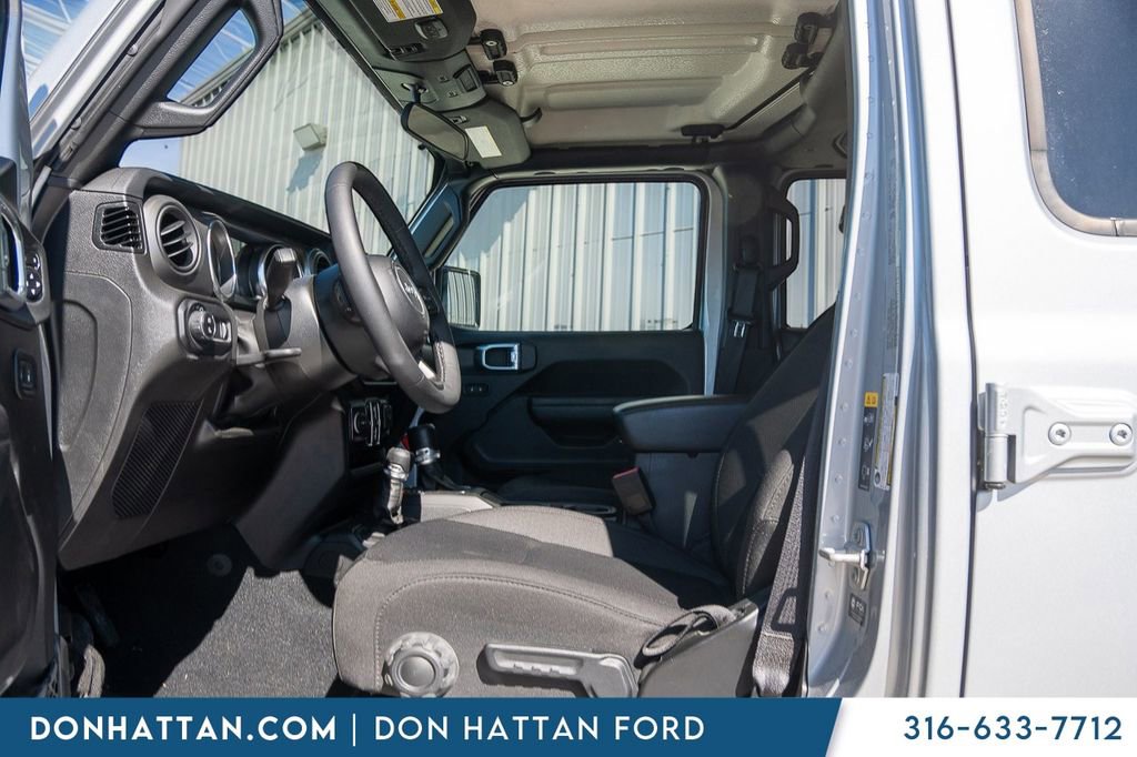 Used 2023 Jeep Gladiator Sport image 3