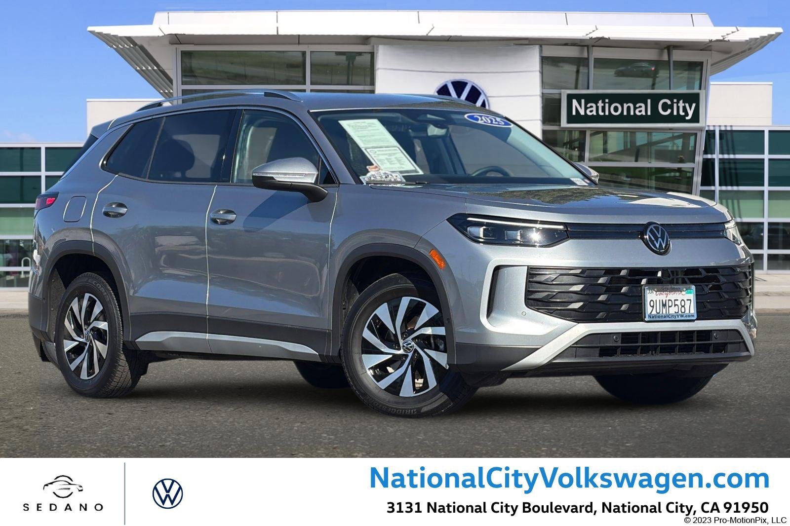 Used 2025 Volkswagen Tiguan S FWD image 1