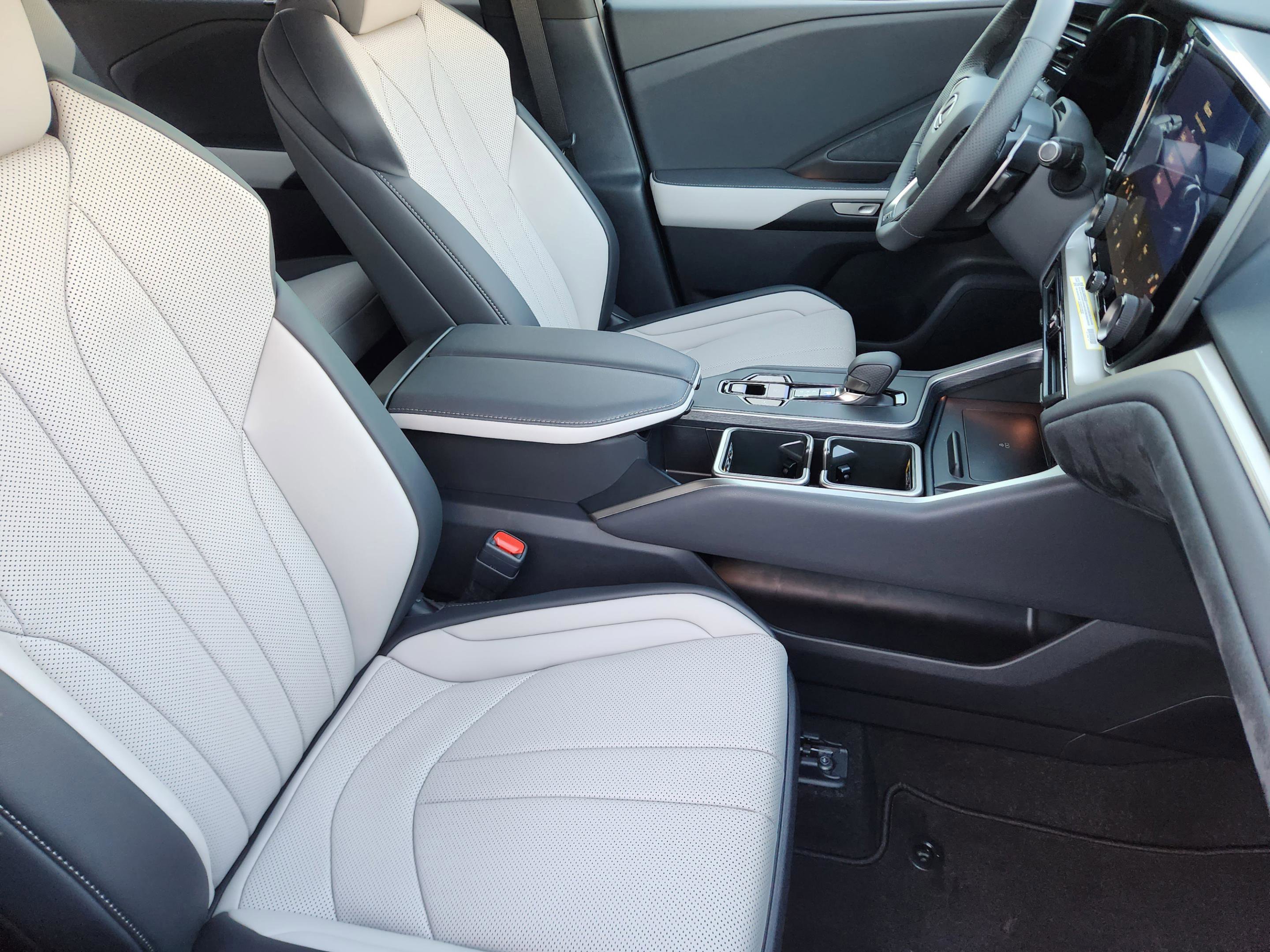 New 2026 Lexus TX 500h AWD image 10