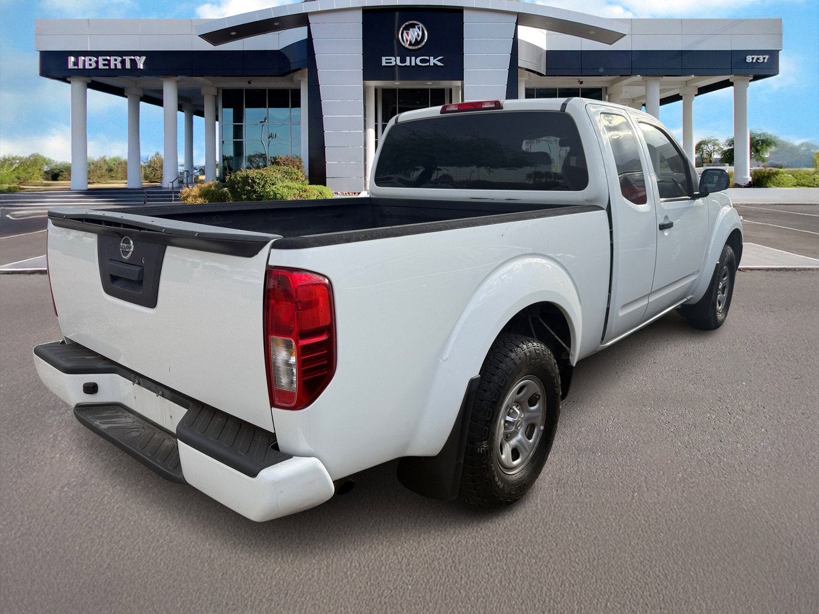 Used 2019 Nissan Frontier S image 2