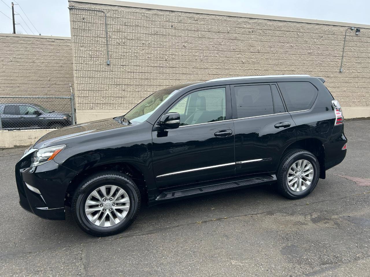 Used 2017 Lexus GX 460 Premium w/ Premium Package AWD/4WD image 8