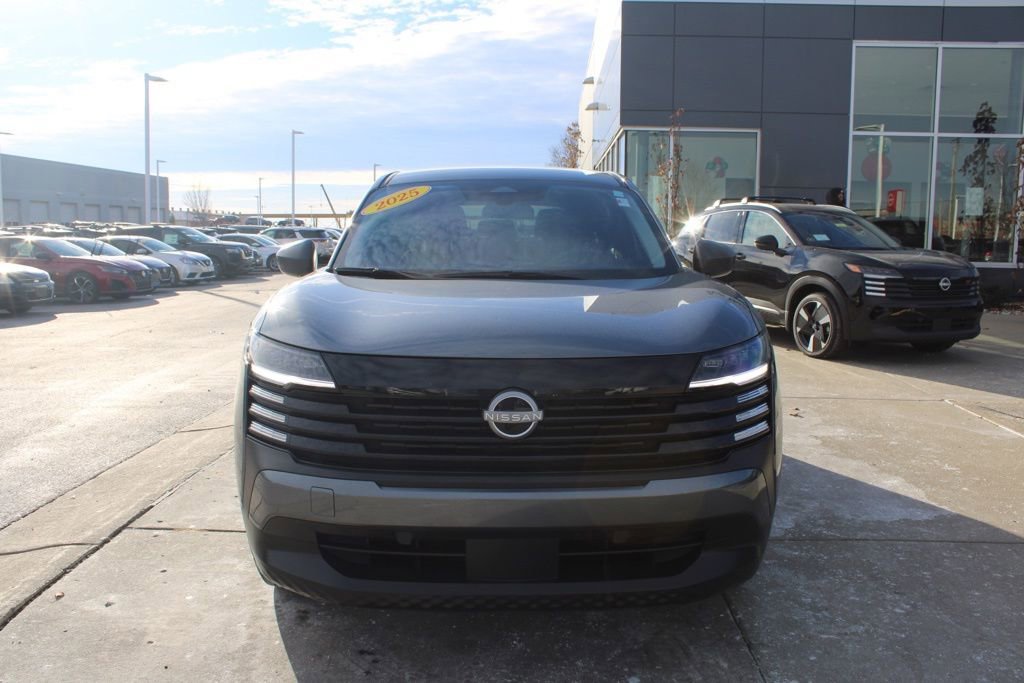 Used 2025 Nissan Kicks S image 2