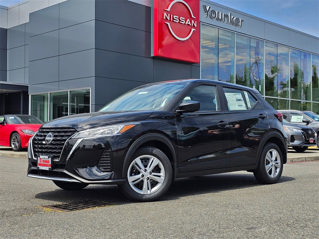 New 2025 Nissan Kicks Play S