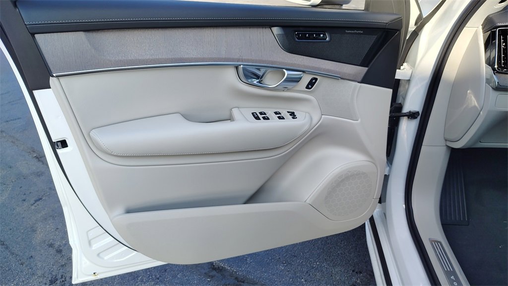 New 2026 Volvo XC90 B6 Ultra image 8