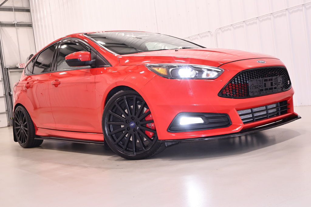 Used 2015 Ford Focus ST w/ Equipment Group 401A FWD image 35