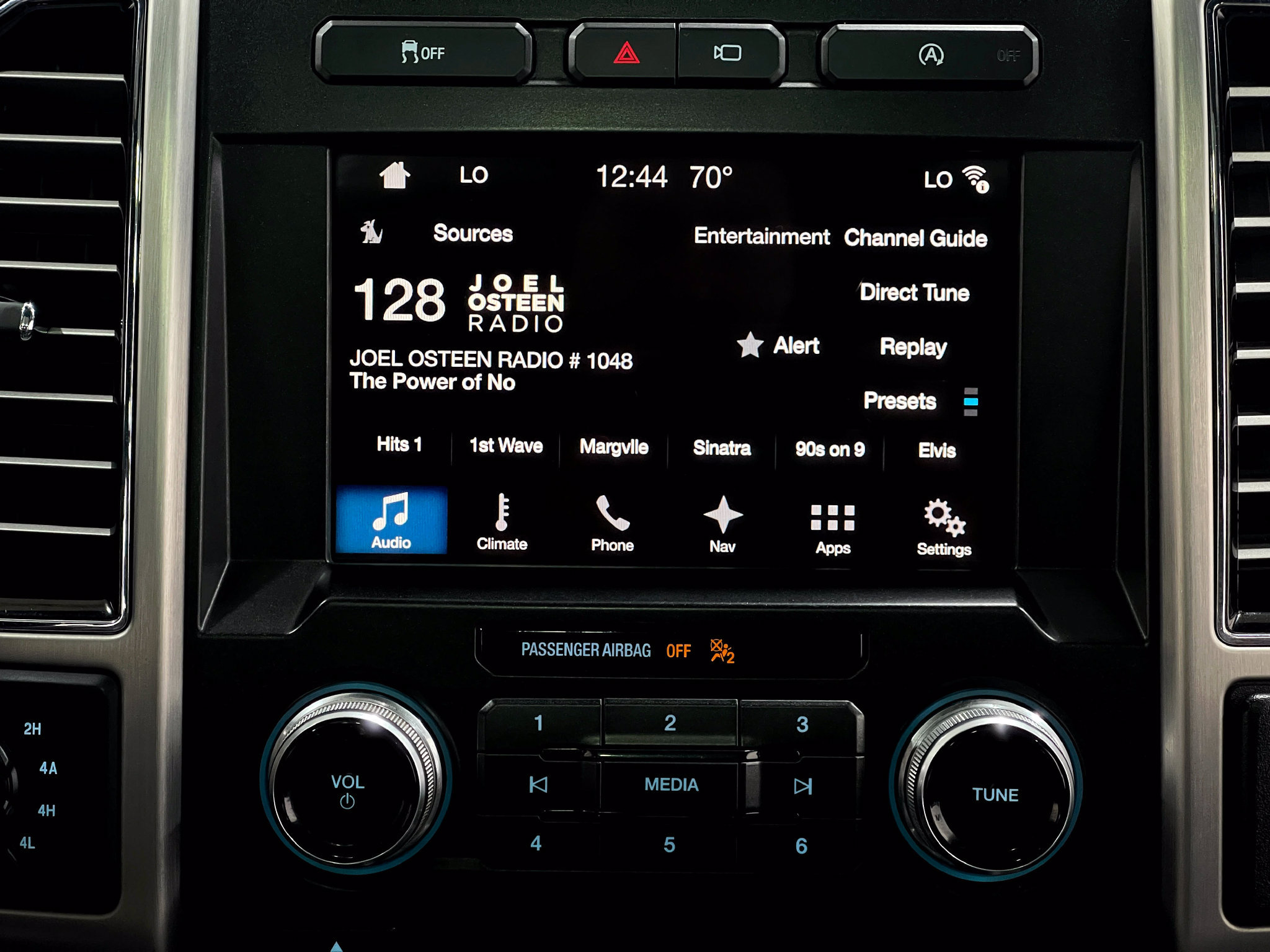 Used 2018 Ford F150 Platinum w/ Equipment Group 701A Luxury AWD/4WD image 24