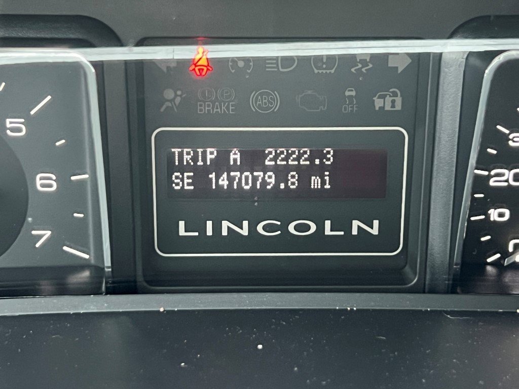 Used 2014 Lincoln Navigator L 4WD image 24