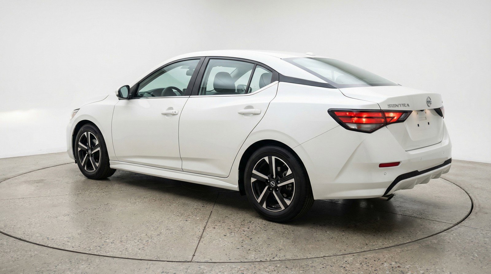 Used 2025 Nissan Sentra SV image 6